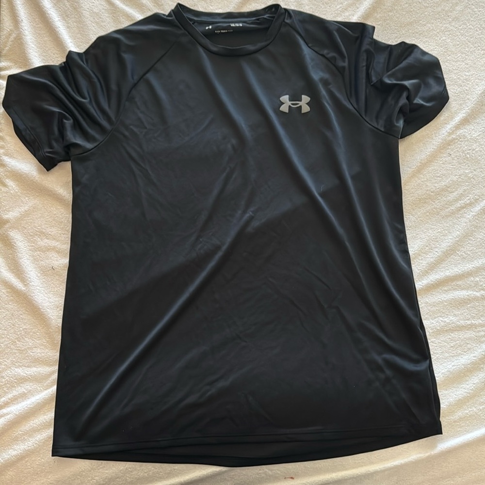 Large Under Armour Tee